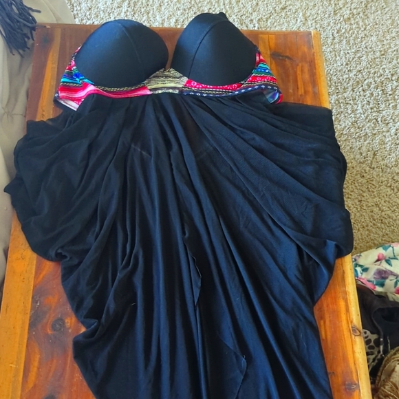 Swimsuit - Picture 2 of 7